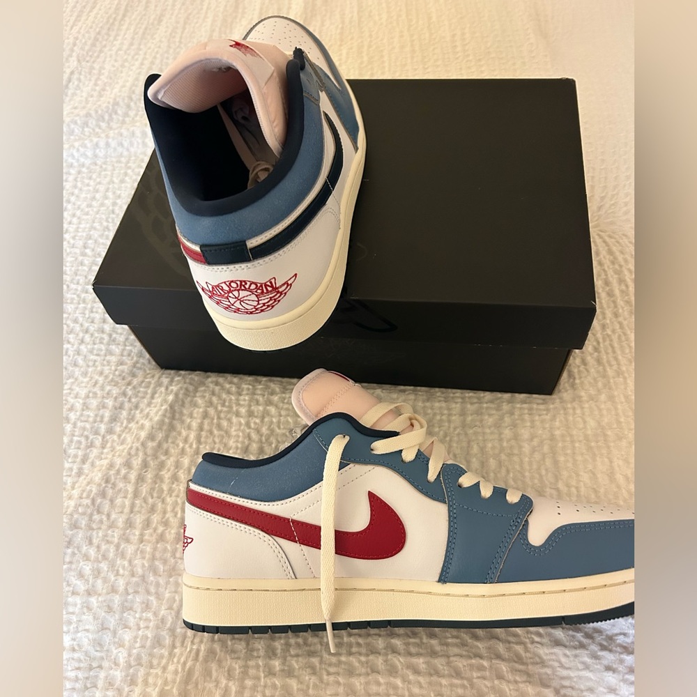 Nike Men's Blue and Red Sneakers